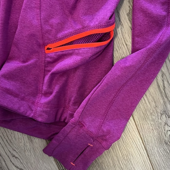 Avalanche sweatshirt size medium. Pretty purple color. Size medium - Picture 5 of 7